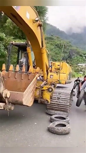The excavator obstacle course test #excavator #automobile #construction #remix #asmr #shorts