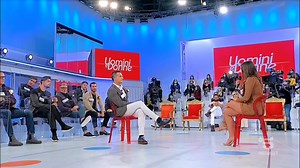 Annabella si presenta per conoscere Riccardo! Sarà la persona giusta per lui? #UominieDonne | Uomini e Donne