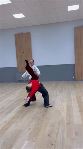 En Scène - École de danse on Instagram: "Ça bosse dur chez En Scène en vue des prochains concours 🏅 A peine l’année débutée, les groupes concours se sont mis au travail, entre les heures de cours et les week-end, pour travailler, créer et monter leurs chorégraphies 💪 On leur envoie toute notre énergie ! 🔥 Les dates clefs à retenir : ✨ concours régional @cndanse Bretagne, les 11, 12 et 13 avril à Plerin ✨ concours @danceareacompetition le 23 mai à Saint Brieuc ✨ concours GDA Vannes les 14 et 