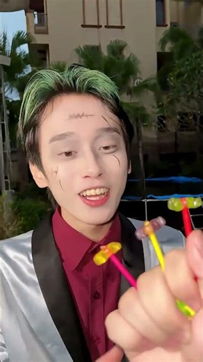 The demon is too cute! 😍🥰😘 (Do not imitate the skit in the story.)