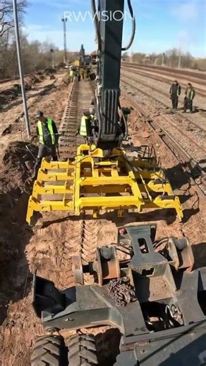 Укладка шпал по эпюре. Подробнее в описании⬇️ #rwvision #железныедороги #excavator