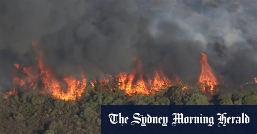 Bushfire threatens Perth homes