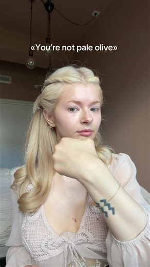 You can be pale AND olive btw. This is a perfect example of pale olive skin 🫒 #paleolive #paleskin #oliveskin #skintone