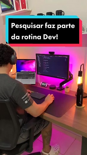 Pesquisar por soluções de problemas faz parte da nossa rotina 🤝 Já deu um google em alguma dúvida hoje? #dev #developer #rocketseat #sindromedoimpostor #devjunior #devsenior #programador