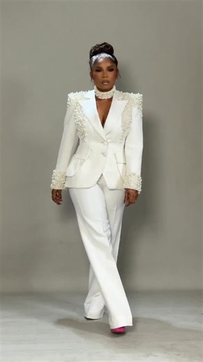 Queen Mother on Instagram: "Glamma Rakeem Stylist: @medlinboss Outfit: @medlincouturecollection Makeup: @tolufelix_mua Hairstylist: @slayedbyajey Hair: @preshhairways 📷@abiola_lens"