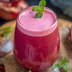 2.2K views · 47 reactions | Detailed recipe link here - https://www.whiskaffair.com/how-to-make-pomegranate-juice/ Homemade pomegranate juice is so much tastier and more economical than the packaged one that you will never buy it again once you make it at home. Here is a step-by-step tutorial on how to peel a pomegranate easily and how to make pomegranate juice. | Whiskaffair | Facebook