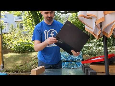 Unboxing Lenovo ThinkPad X1 Carbon Gen 8 with Fedora Workstation