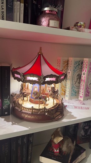 Explora el Mundo de Caraval con Donatella y Scarlett Dragna