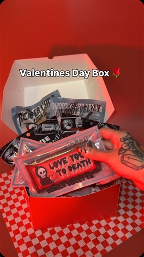 DEADLY SWEET® on Instagram: "☠️Valentine’s Day Shipping is OFFICIALLY OPEN 🌹🖤 Pre-order now on our website! 📦 Ships: 2/10 ❤️ Estimated Delivery: 2/12–2/14 Send a Scary Good Dessert Box to your favorite ghoul this Valentine’s Day 🌹 Each box includes: 🍪 2 Spooky Cookies 🍫 2 Killer Crunch Bars 🔥 2 Scary Movie S’mores Choose flavors & designs on our website ✨"