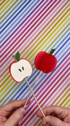 This apple paper craft is so easy and fun for kids and teachers to make for the first day of school. These would be great caketoppers for a back to school party or event. The best first day of school gift for a teacher. #apple #papercraft #kidscrafts #easycraft #crafty #backtoschool #papercrafting | Timm Sevitz