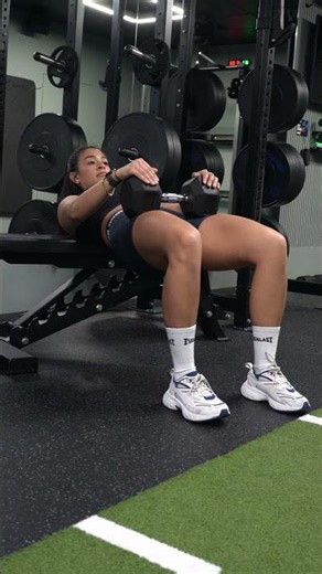 Dumbbell Hip Thrust | 12REPS App #gymtips #workout #gym #battlerope