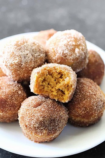 Baked Pumpkin Spice Donut Holes Recipe - Six Sisters' stuff