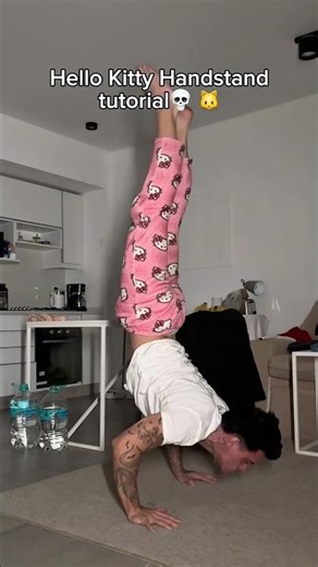 Easy hand stand tutorial🐱💀#tutorial #workout #calisthenics #power #shelove