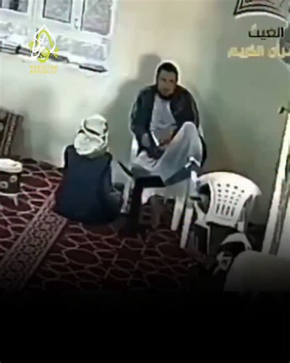 Sheikh Ali Al-San'ani passed away while teaching the Holy Quran in a mosque in Maarib, Yemen. The incident has deeply moved the local community and social media users, with many describing his death as a powerful example of devotion, as he spent his final moments engaged in teaching the Quran. Prayers and tributes continue to pour in for the late scholar. | Pakistan Republic