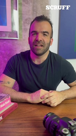 Está querendo renovar suas fotos no APP SCRUFF? Não sabe direito como fazer? SEUS PROBLEMAS ACABARAM! Nosso querido amigo André Moreira do @grandhotelstudio fez esse vídeo com ótimas dicas de fotografia! Tire a sua melhor foto atualiza seu álbum e arrase!