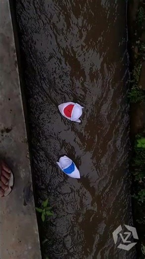 Paper Boat Race! 🔴 Red vs 🔵 Blue – Who Wins First?
