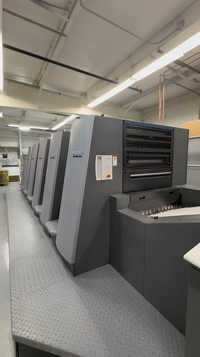 Speedy #youromega #speedmaster #offsetprinting #printshop #oddlysatisfying #satisfying #machine #customprint #printtok #heidelbergspeedmaster #offsetprinter