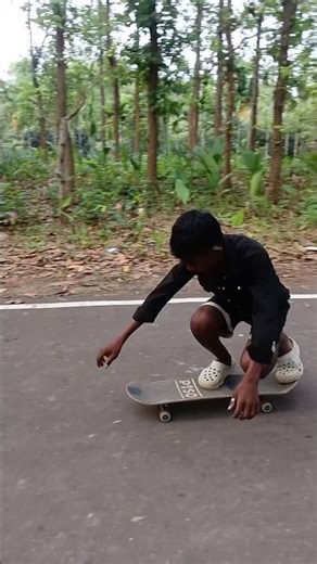 Kickflip in crocs