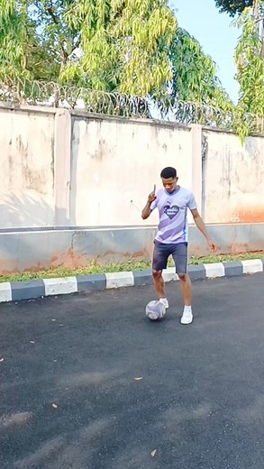 Football skills tutorial #players #training #skills #Tutorials #football | Blessed child football freestyle