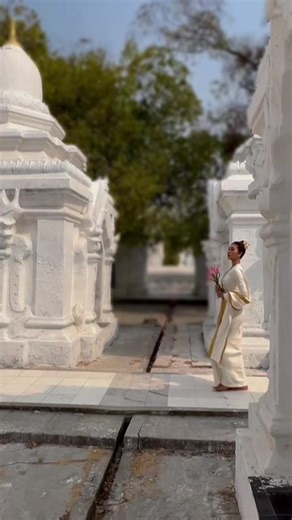 Intro Video တစ်ပုဒ်လုံးက ဝတ်စုံတွေအကုန်လုံးကို မေမေကိုယ်တိုင်ချုပ်ပေးထားလို့ အရမ်းပျော်🤭🙏🏻🫶🏻#CapCut #ထာဝရမန္တလေး #missgrandmandalay2026 #fypシ゚viralシ #foryourpage