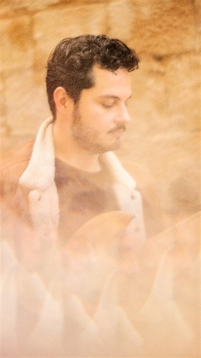 Mehdi Bakhtaoui on Instagram: "Bassiste débutant 🎸 Voici un jeu simple pour progresser en t’amusant tout en développant ton écoute 🔖 Sauvegarde ce post pour progresser à la basse Les règles du jeu sont : ▶️ Joue sans t’arrêter ▶️ Si tu te trompes, attends la mesure suivante ▶️ Groove propre et clair ▶️ Écoute tout ce que tu joues ▶️ Observe les sensations dans tes bras Durant mes cours, lorsque je fais ce jeu avec mes élèves ils doivent fixer les mouvements de mes lapins et de mon chat. Comme