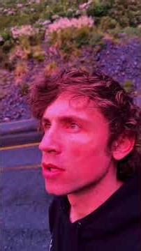 GOLDEN BROWN FANTASY CASTLE FAN KNIGHT