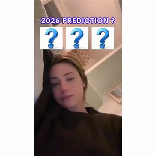 the Queens 👑 on Instagram: "Lili on tik tok #DakotaJohnson #lilireinhart"