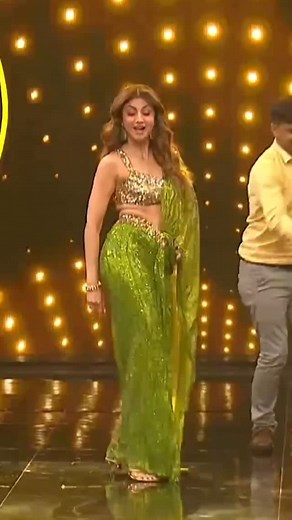 37K reactions · 287 shares | Shilpa ka Jabardast stage dance performance | trending music dance video #viralreels #trendingreels #hbentertainment97 #explorepage #indianidol #instagood #songs #dancing #dance #facebookreel #facebookfollow #reelkarofeelkaro #reelitfeelit❤️❤️ #shilpashetty #videoclip | HB Entertainment 97 | Facebook