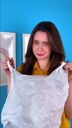 Artful Dressing: A Mom's Clever Trick to Stay Spotless! 🎨✨ #shorts #arttips