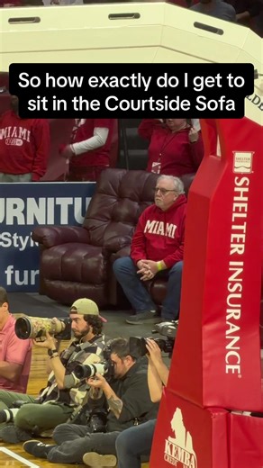 This might be the best thing I’ve seen at a basketball game / insta-itscadendavis #basketball #college #miami #ohio