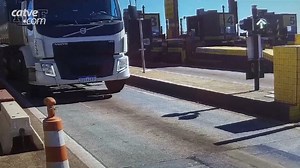 3.2M views · 3.6K reactions | Ele foi autuado por se recusar a se submeter ao bafômetro, no valor de R$ 2.934,70, além da suspensão da CNH e pela evasão do pedágio, no valor de R$ 195,23. Com esse valor (R$ 3.129,93) e considerando o valor do pedágio, de R$ 8,20, | catve.com | Facebook