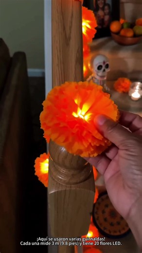¡Dale vida a tu ofrenda! 🌼✨ Combina varias guirnaldas para crear este hermoso efecto de luces. Cada una mide 3 m (9.8 pies) y tiene 20 luces LED. ¡Perfectas para Día de los Muertos y la decoración de otoño! 🧡#tiktoksho #diadelosmuertos #ofrendas