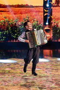 🎶🪗 O tbt de hoje é da minha participação no Programa Silvio Santos do SBT, apresentado pela querida Patricia Abravanel! Confira um trecho da minha apresentação com a música Querência Amada, um dos maiores clássicos do nosso Rio Grande do Sul! 🤩🤩 #murielgaiteiro #gaiteiro #cantor #gaucho #querenciaamada #saudoso #teixeirinha #riograndedosul #rs #showdecalouros #programasilviosantos #sbt #saopaulo #patriciaabravanel #silviosantos #musicagaucha | Muriel Gaiteiro