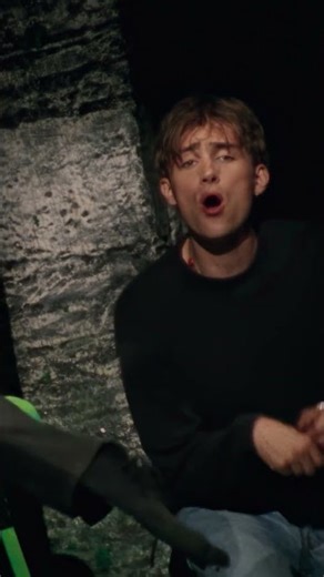 Revisiting the music videos for Stereotypes, Country House, The Universal and Charmless Man. #blur