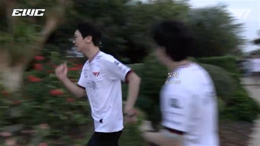 doRUN 原来恐龙是这样跑步的。小K都停下来看了。