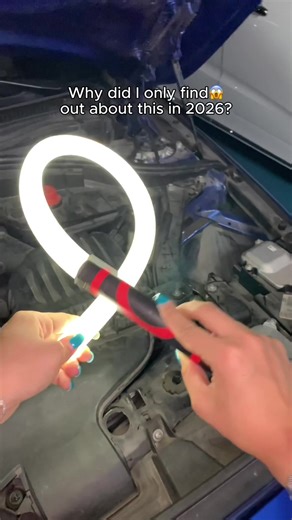 This bendable LED flashlight is bright, has a long battery life, and is very convenient for mechanics. #LEDlight #DIY #tool #tiktokshopspringglowup #refreshedlook