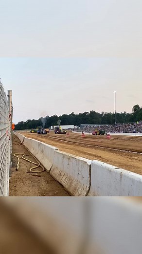 Jason had a solid hook tonight in the Interstate 8500 Mod Turbo at the Buck! His 312.91’ earned him 5️⃣th and put him in the middle of the pack among 11 tractors. 🎥 Check out his run! | Forrester Pulling Team