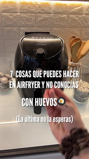 7 RECETAS EN AIRFRYER 💨 - QUE NO CONOCÍAS - CON HUEVOS 🍳 A continuación recetas, la temperatura y los tiempos: 1️⃣ HUEVOS AL PLATO: Pisto 2 huevos: 10 min - 170º 2️⃣ COCIDOS: 15 min - 150° 3️⃣ GRATINADOS: los huevos cocidos de la receta anterior, cortados con bechamel y mozzarella: 6 - 200º 4️⃣ TORTILLA: 2 Huevos batidos con sal y mozzarella: 10 min - 170º 5️⃣ CESTA: Tortilla de trigo jamón mozzarella huevo: 8 min - 190º 6️⃣ REVUELTOS: Pisto 2 huevos aceite de oliva :10 min - 180º Removiendo a