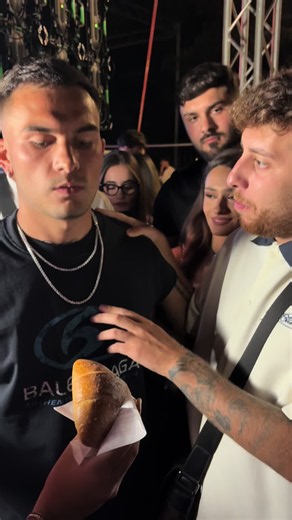 COSA AVRÀ DETTO FABRIZIO A RAUL DUMITRAS? È UN CASO CHE STESSE PARLANDO PROPRIO CON LUI? DAL LABIALE SEMBRA MENZIONARE LA CITTÀ DI ROMA… RESTATE CONNESSI PER SAPERNE DI PIÙ! #rauldumitras #roma #lapolaccadolcezzaaversana #pinkhousecafè
