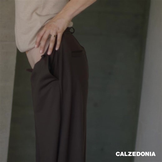 Non semplici pantaloni, non i soliti jeans. Linee essenziali e Tessuti morbidi per un Comfort imbattibile. Feel good, look better. | Calzedonia
