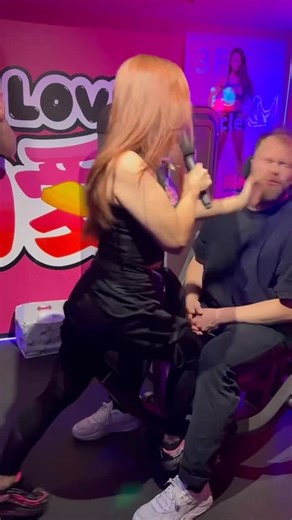 Muscle Girlsbar 筋肉愛 【Osaka】 on Instagram: ". Muscle slap 👋 💪 . #筋肉女子 #musclegirls #musclegirlsbar #fitness"