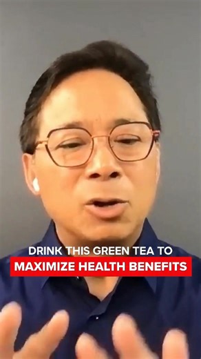 🍵 Green tea is good for you — and here’s why. When you steep green tea, the catechins and polyphenols in the leaves dissolve into the hot water. These compounds have been shown in lab studies to help cut off the blood supply cancers need to grow. But steeping doesn’t extract all the catechins — some remain in the leaves. That’s where matcha stands out. About 28 days before harvesting, the tea plants are shaded, boosting their polyphenol content. The leaves are then dried and ground into a fine