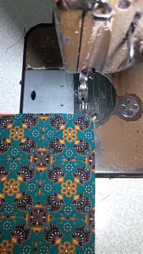 Syafa Mikhayla Almira on Instagram: "“Joining two fabrics with a clean straight stitch using a high-speed sewing machine. Perfect for beginners learning basic seam techniques. #sewing #easysewing #satisfying #sewingtips #sewingtrick #diy #stitching #asmr"