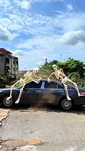 The invisible spirits hovering around the car #movie #entertainment #films #shortdrama