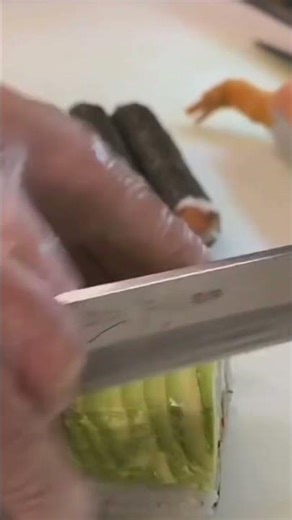 This is how to cut a cake into several pieces which will soon be wrapped.#cake