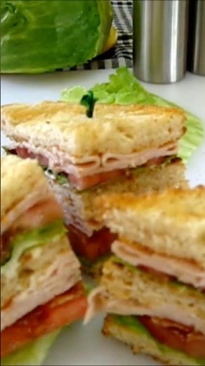 Classic CLUBHOUSE SANDWICH 🥪 So YUMMY 😋 #food #foodie #eating #meat #veggies #tutorial