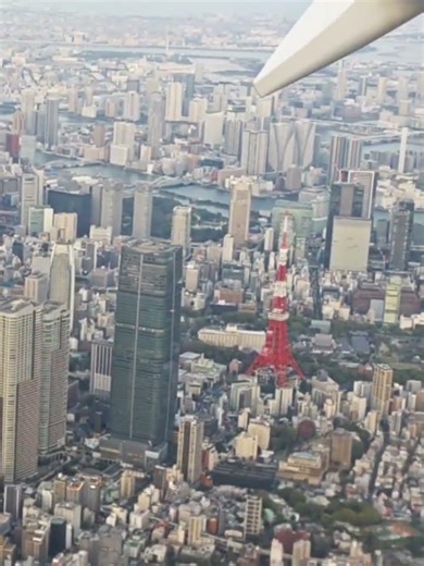 羽田着陸 都心ルートの神景色・都心ど真ん中に降下！東京タワーを見下ろす瞬間 #羽田空港 #都心ルート #東京タワー #飛行機 #着陸 #絶景 #空撮 #旅行 #東京観光 #飛行機好き