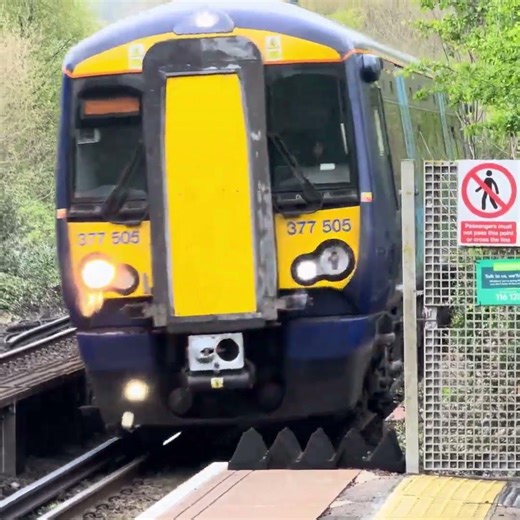 Southeastern Class 377 Train