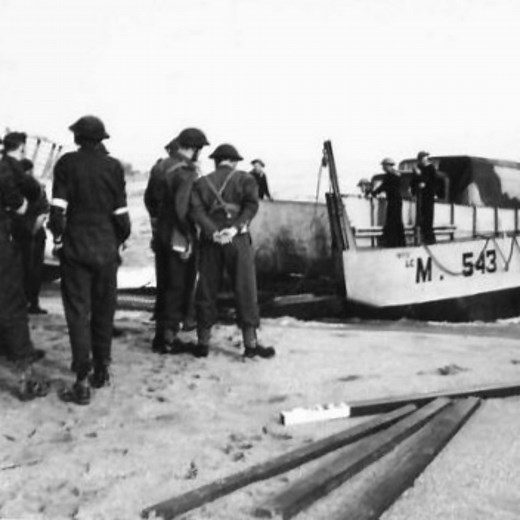 17 reactions | The Royal Air Force Regiment landing over the beach at...