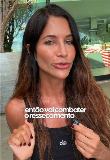 Você pode gastar com creme caro… ou começar por isso aqui 👇” 🥥 Água de coco → hidrata de verdade (não só por fora) 🍅 Tomate → protege sua pele do sol 🫒 Azeitona → combate envelhecimento precoce 🍠 Beterraba → pele com aspecto mais vivo 🌱 Sementes → cabelo mais forte intestino funcionando E ninguém te conta isso: ✨ Pele bonita não começa no skincare… começa no que você come. Se seu intestino tá ruim, seu cabelo e sua pele também vão sentir. Cuida de dentro… que o resultado aparece fora 💛 Sa